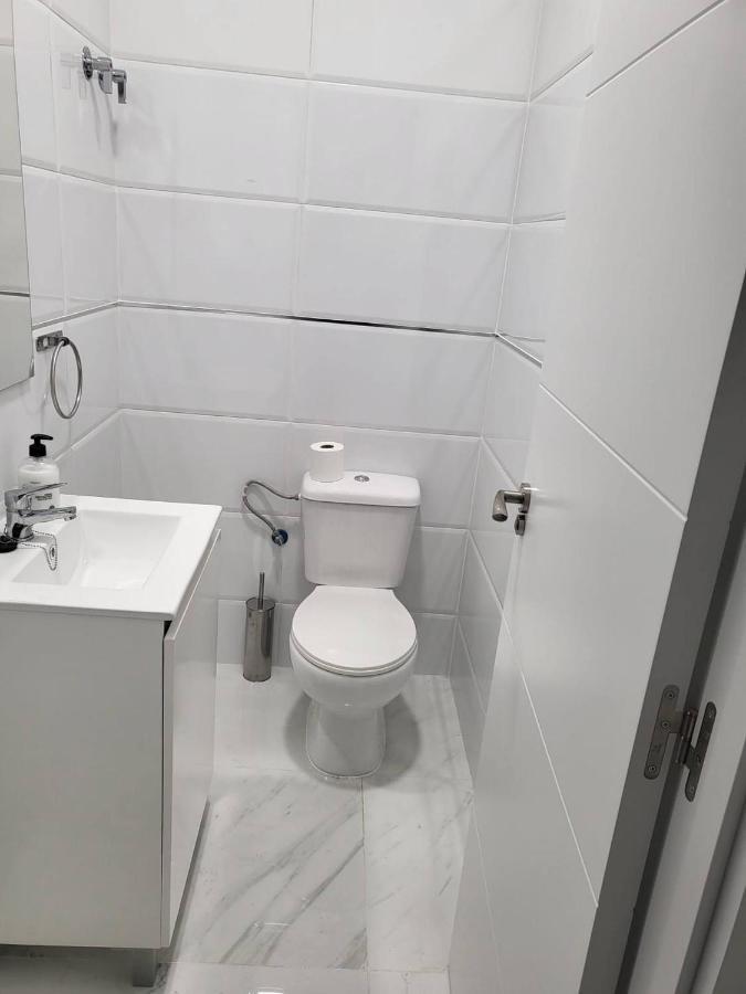 Room In Apartment - Habitacion Multiple 04 Carpetana マドリード エクステリア 写真