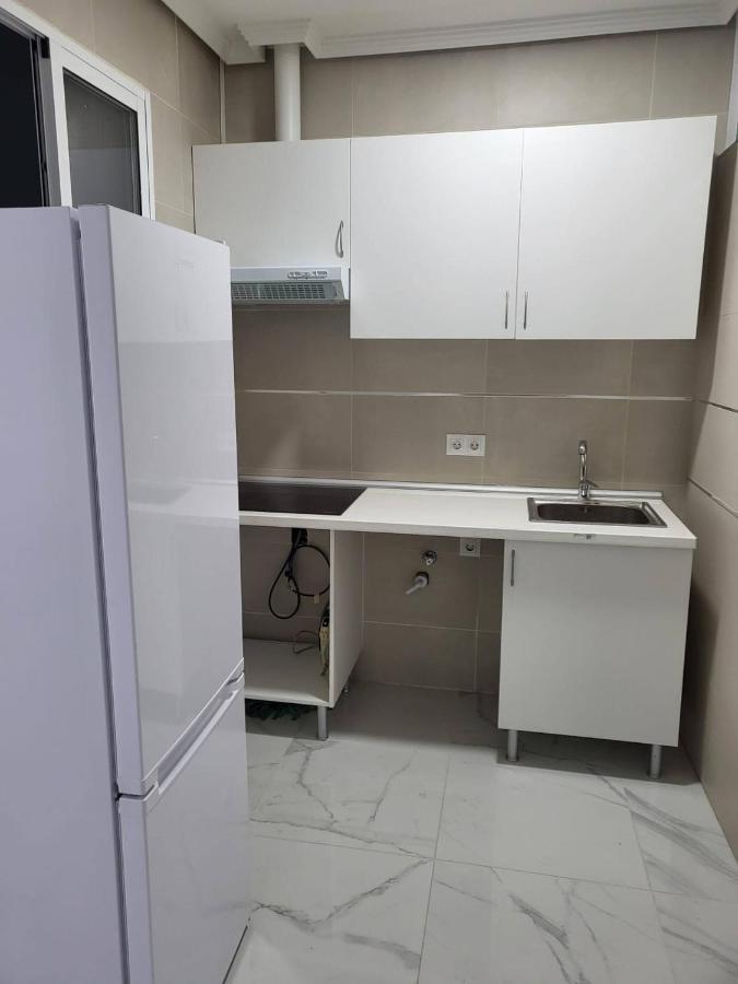 Room In Apartment - Habitacion Multiple 04 Carpetana マドリード エクステリア 写真