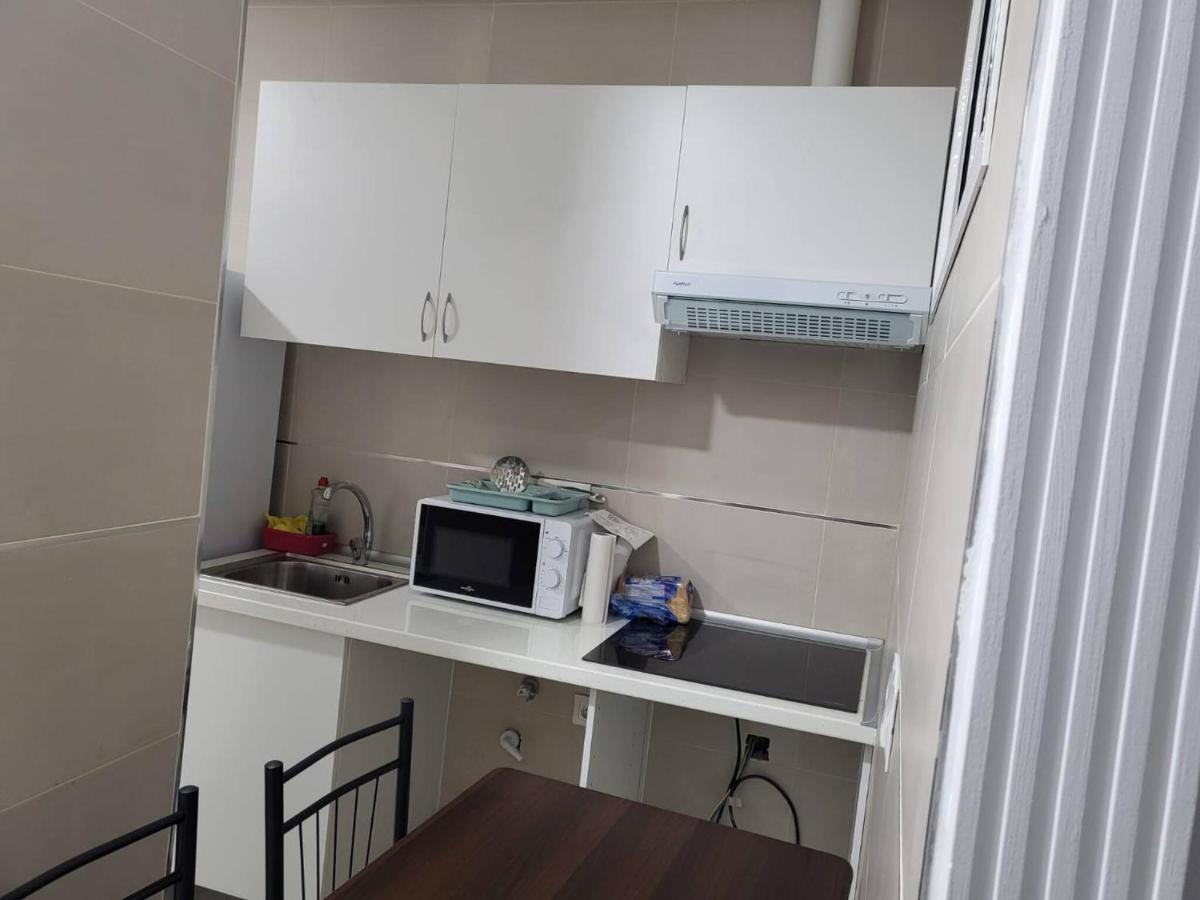 Room In Apartment - Habitacion Multiple 04 Carpetana マドリード エクステリア 写真